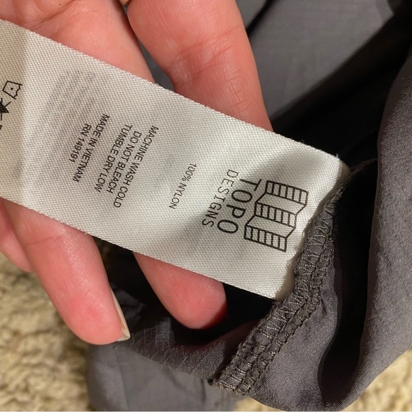 Tooo Designs Men’s Technical Pocket tee Shirt Size S Taupe Outdoor 100% Nylon - Picture 7 of 7